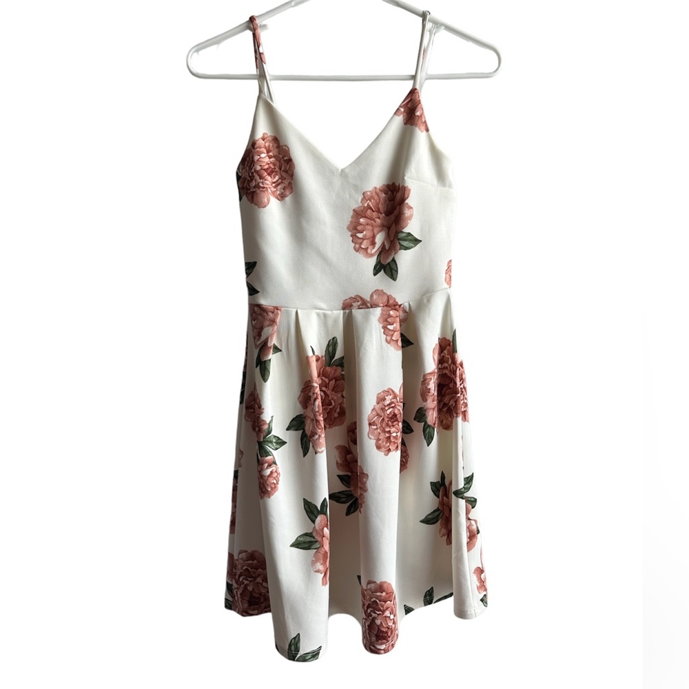 Super cute white flowered dress
